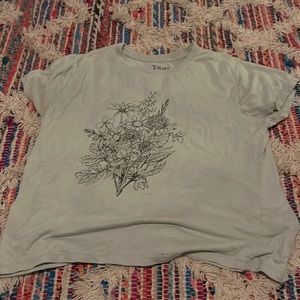 Doe flower T-Shirt, no rips, no stains